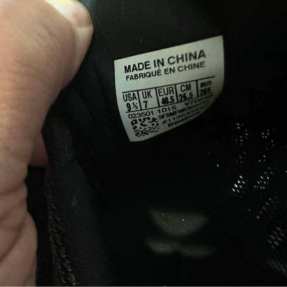 Women’s Reeboks - Picture 2 of 5